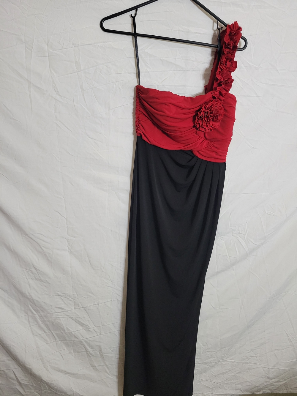 Enfocus Studio Red and Black One-Shoulder Floral-Trim Evening Gown